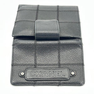 Chanel Black/White Resin Classic Jacket Brooch Pin ref.215199 - Joli Closet