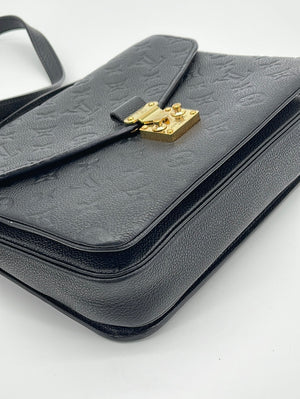 Preloved Louis Vuitton Pochette Metis Monogram Canvas Bag DU0166 01242 –  KimmieBBags LLC