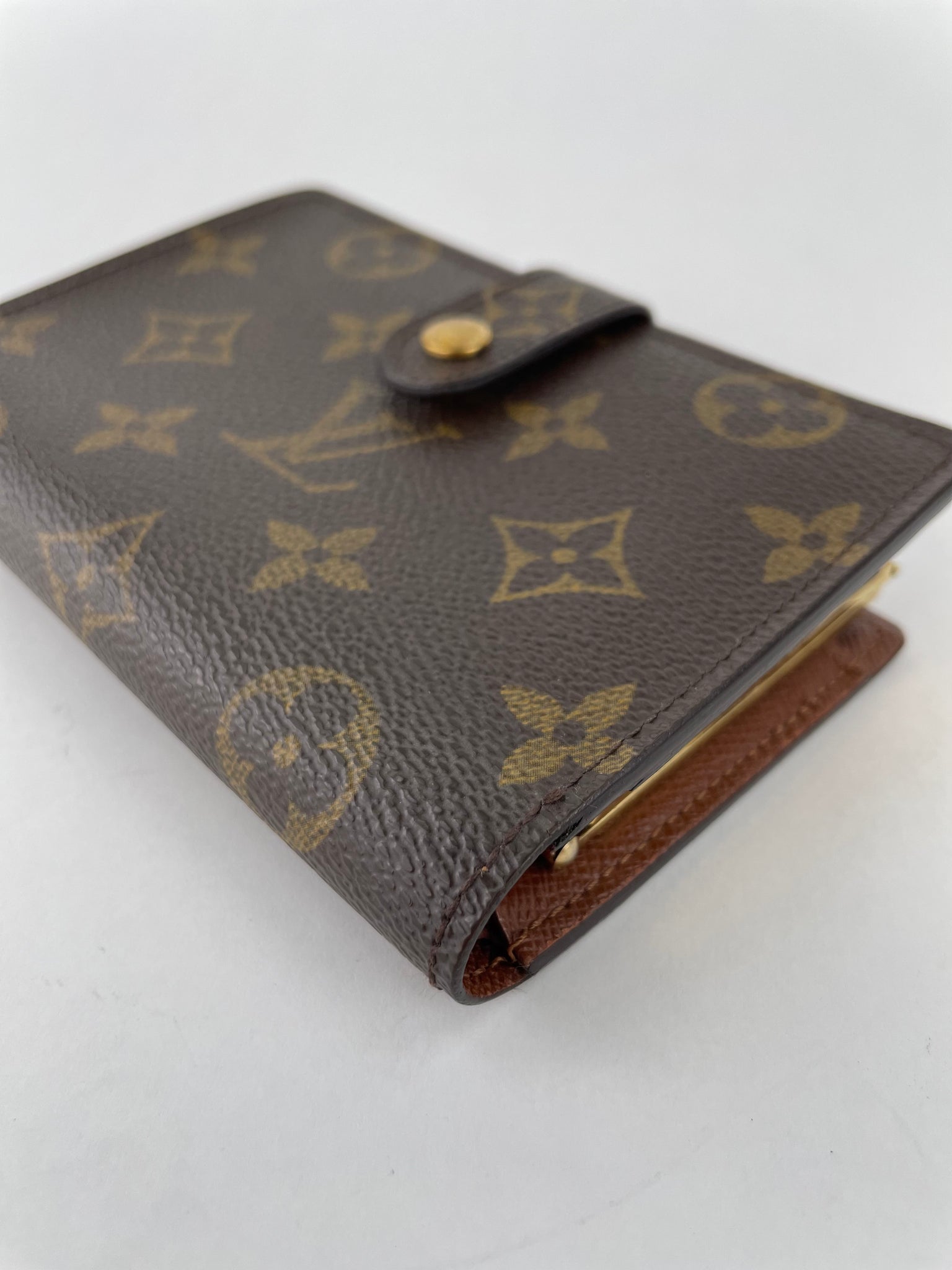 Preloved Louis Vuitton Monogram Canvas Porte Monnaie Wallet SD0023 080 –  KimmieBBags LLC