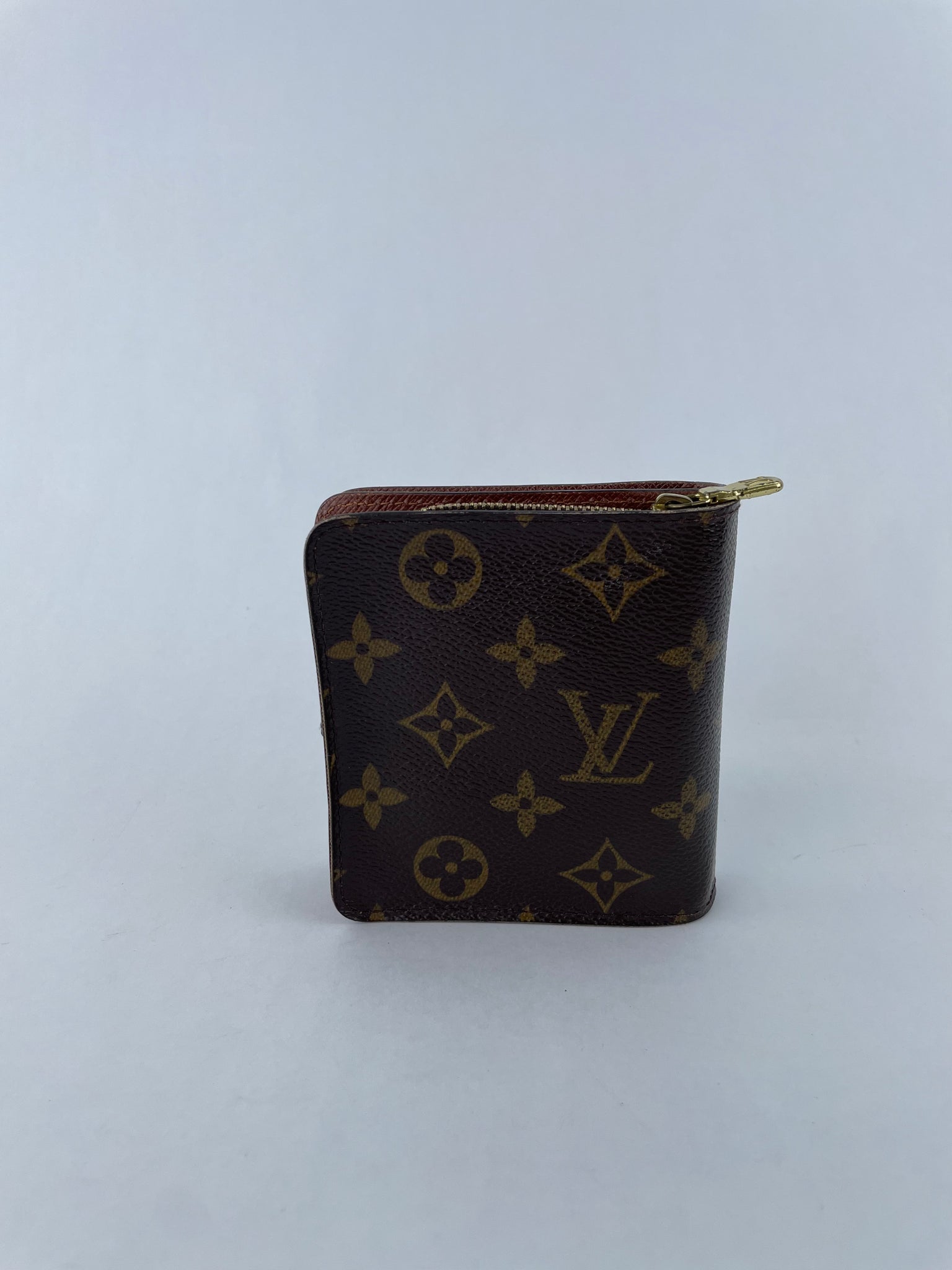 Louis Vuitton Vintage Monogram Canvas Zipped Compact Wallet (SHF-l3w9oX)