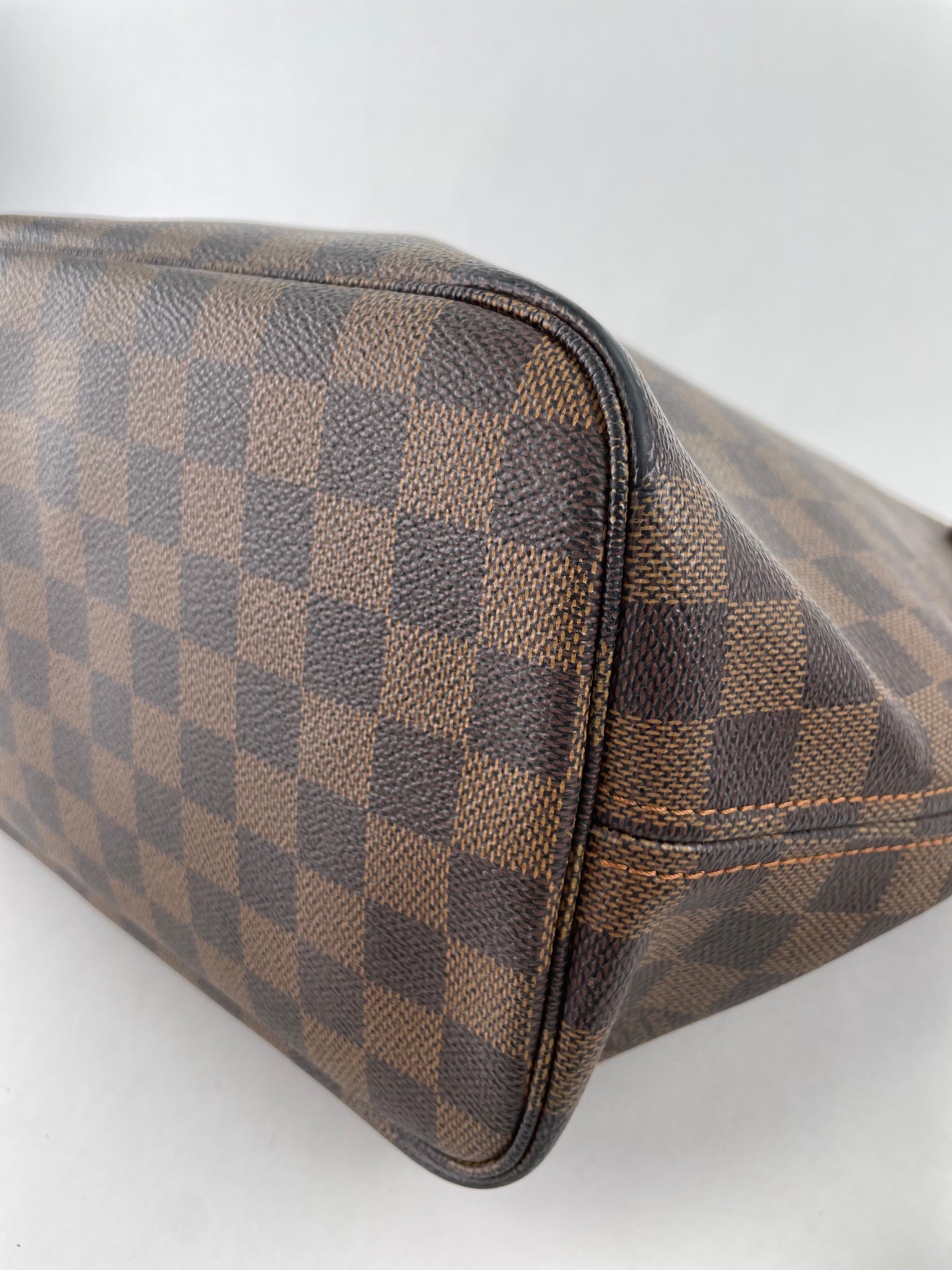 I was never a Neverfull or a Damier Ebene gal until i really saw this combo  (i love the traditional Monogram canvas ) . But something about the pink &  brown is