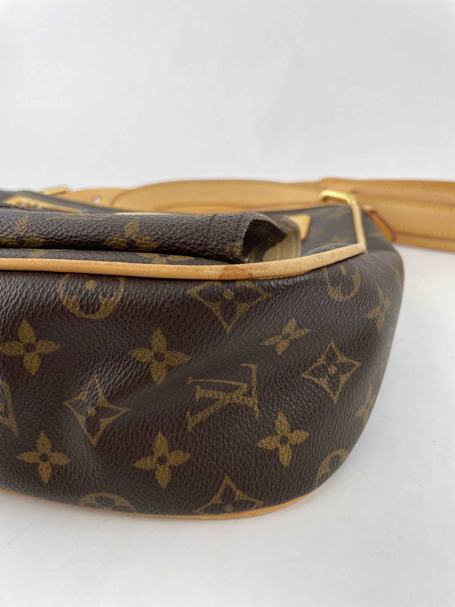Lot 175 - A Louis Vuitton Hudson bag, in classic