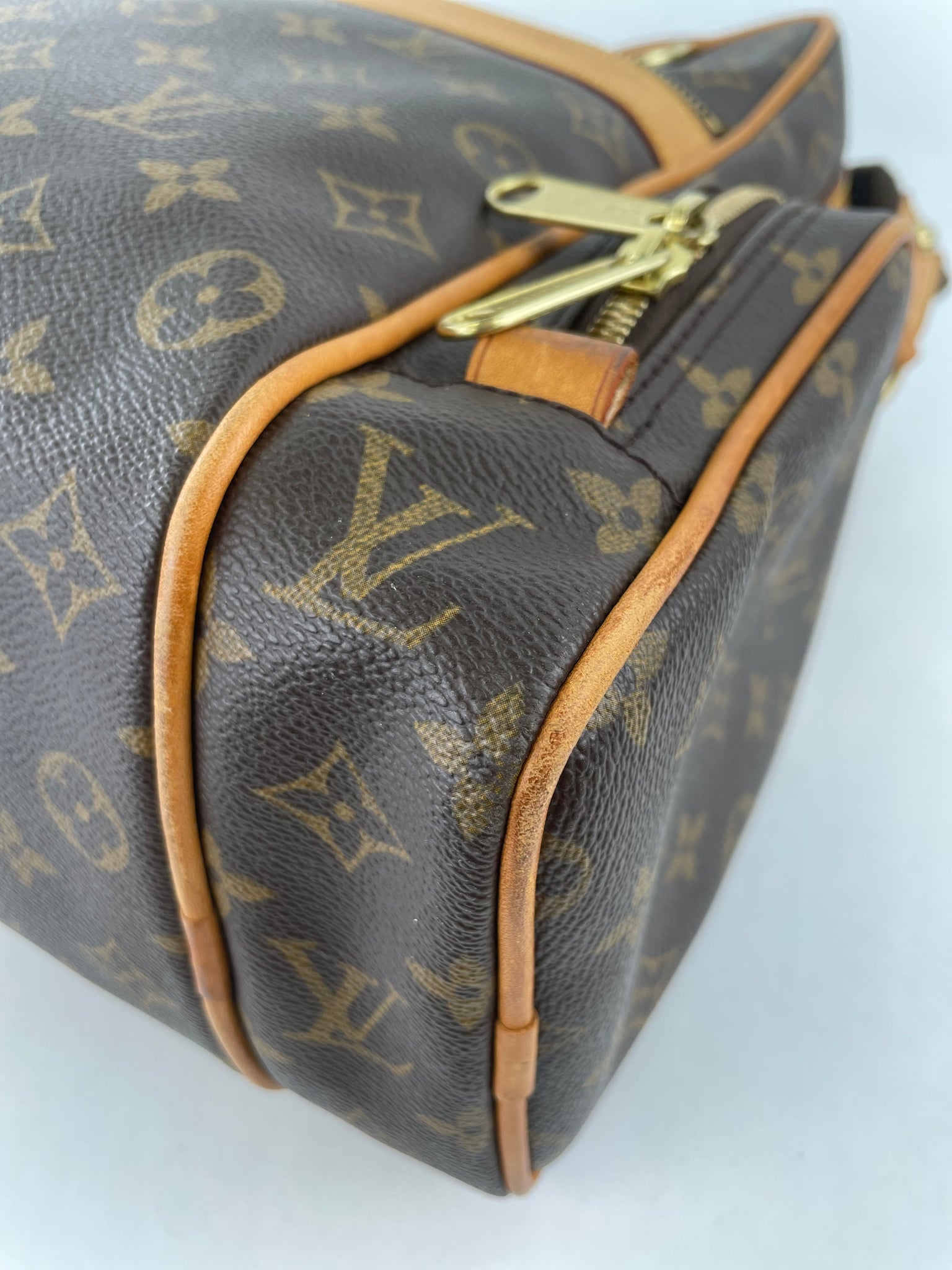Louis Vuitton, Bags, Preloved Louis Vuitton Monogram e