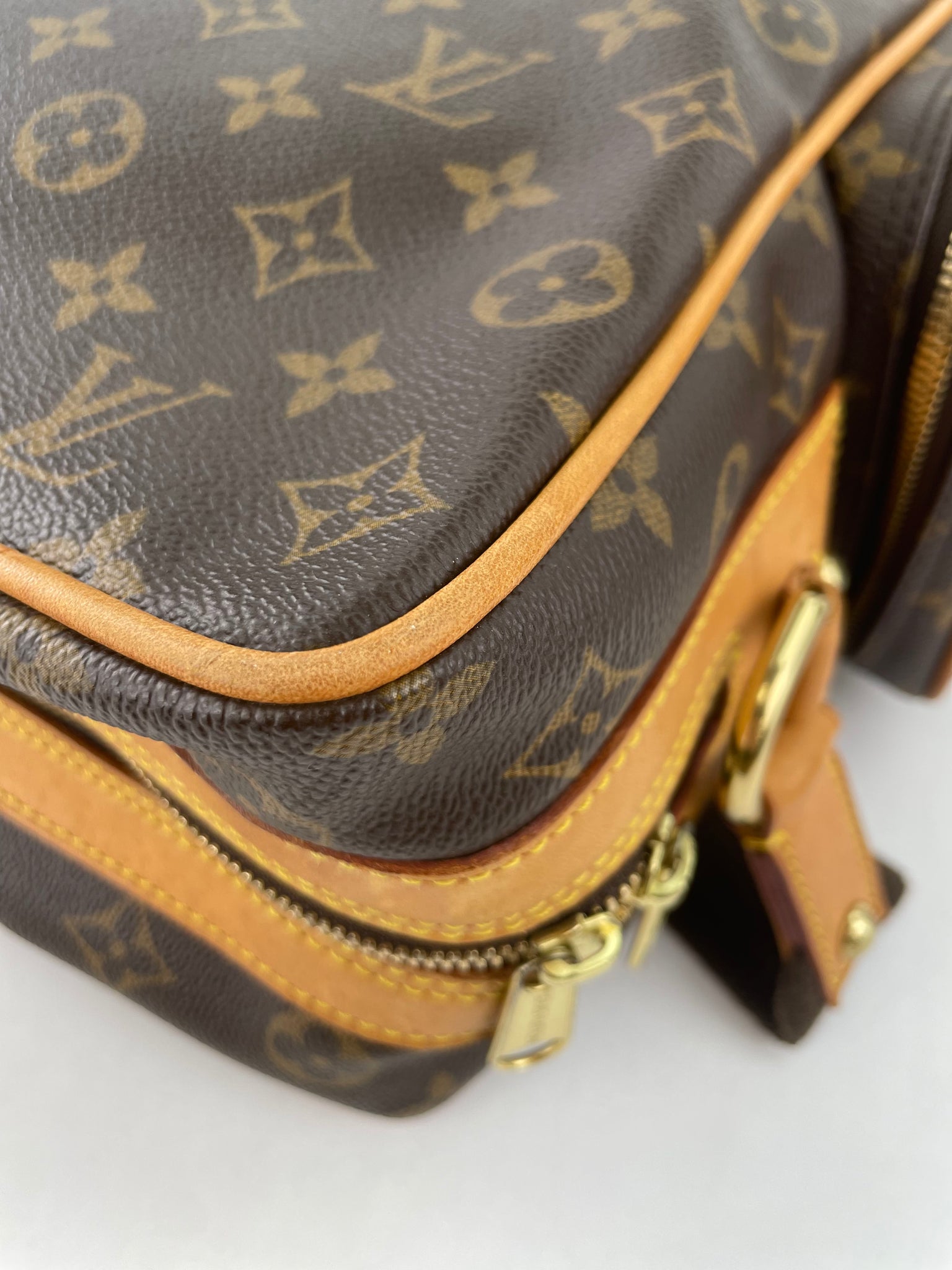 Louis Vuitton camera bag / messenger