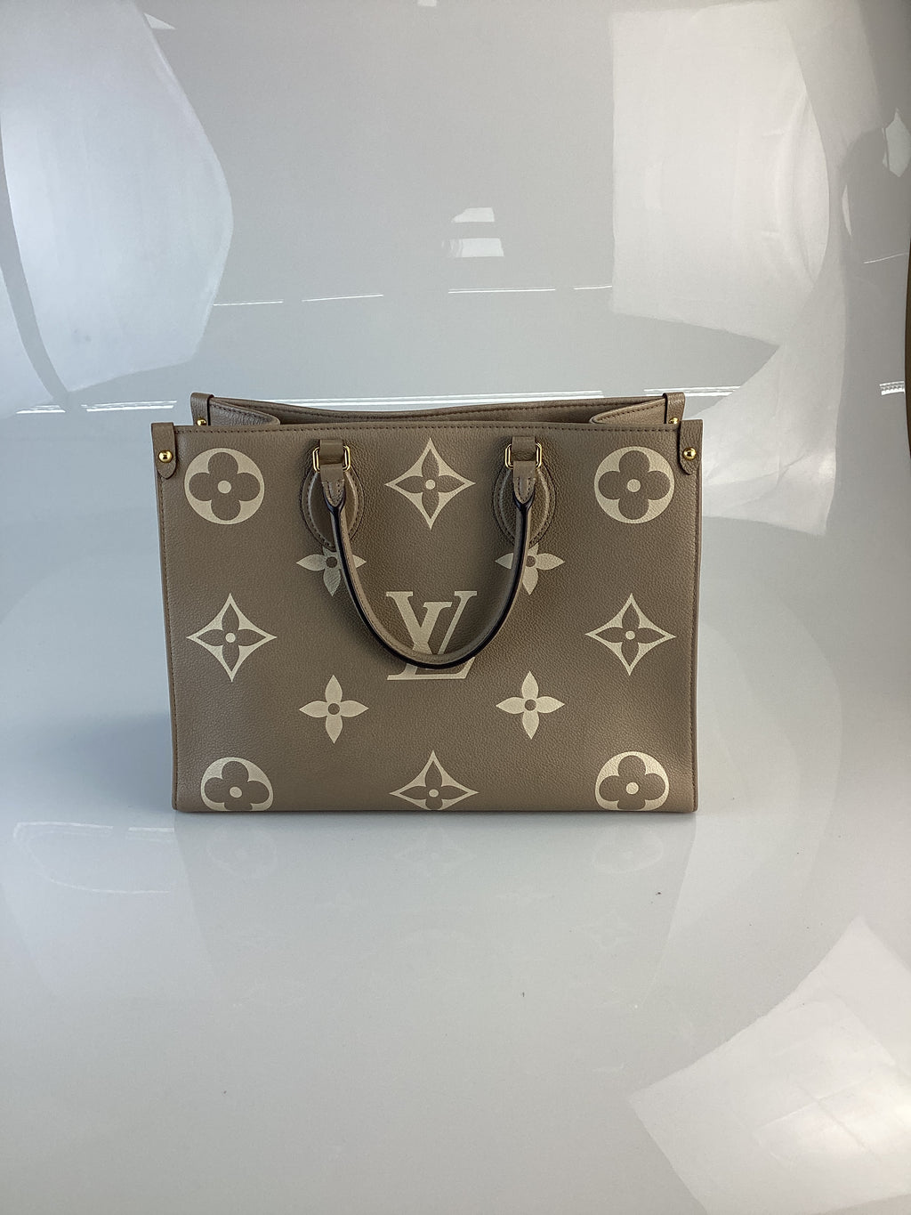 Preloved Louis Vuitton Beige Giant Monogram Empreinte MM OnTheGo Tote 6W7C4GH 041224 B