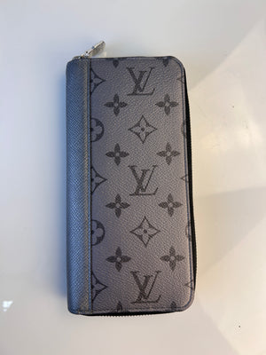 Preloved Louis Vuitton Vertical Silver Taigarama Zippy Wallet 98GBDYR 041024 B