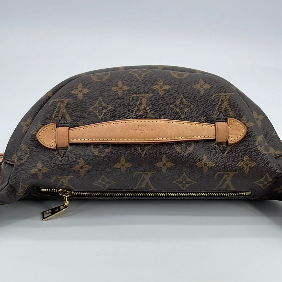 Louis Vuitton® Discovery Bumbag Abyss Blue. Size in 2023