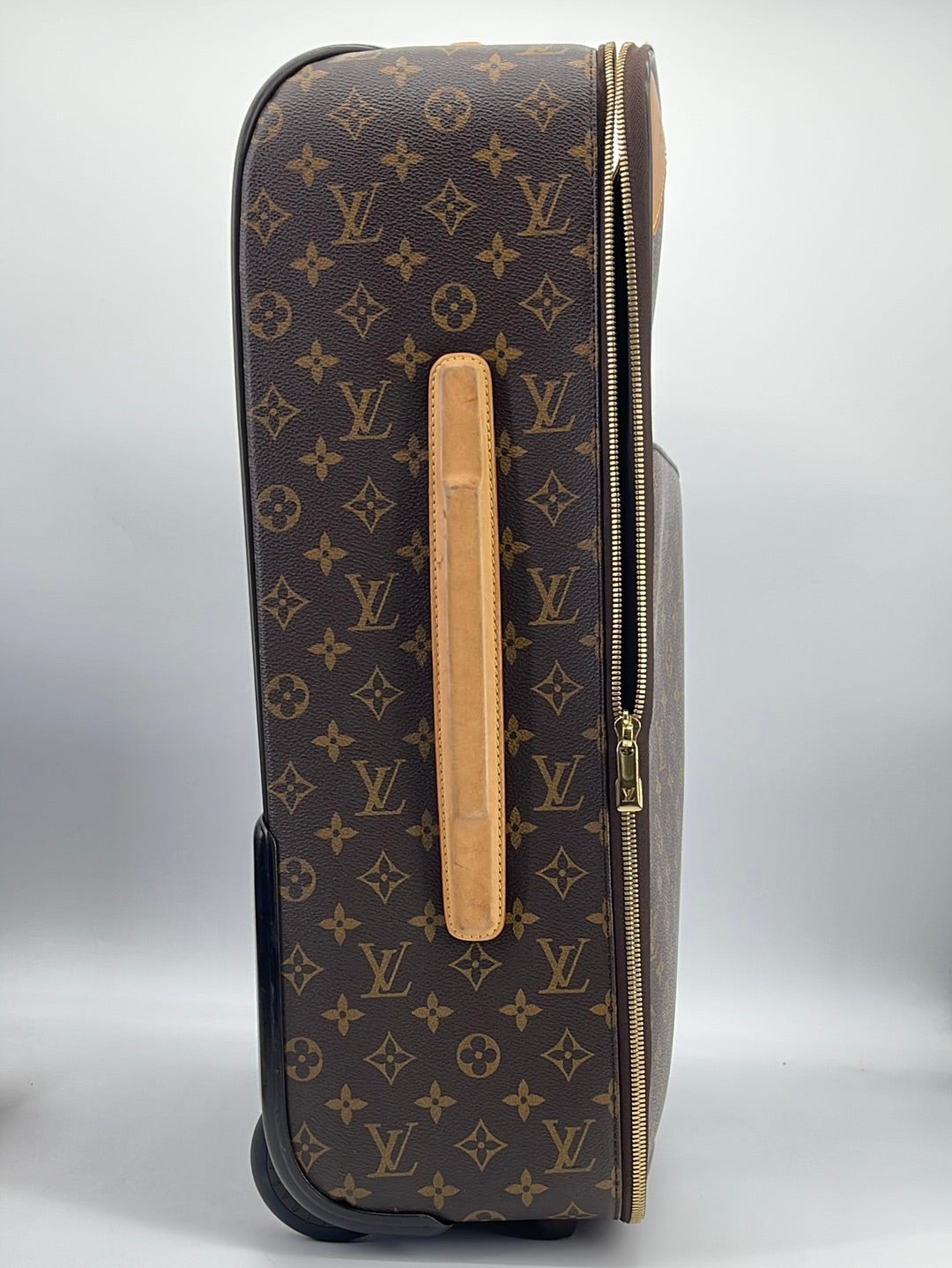 Preloved Louis Vuitton Pegase 55 Monogram Suitcase MXDV2W9 063023 –  KimmieBBags LLC