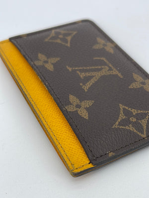 NTWRK - PRELOVED Louis Vuitton Monogram Canvas Card Case CA4174 042823