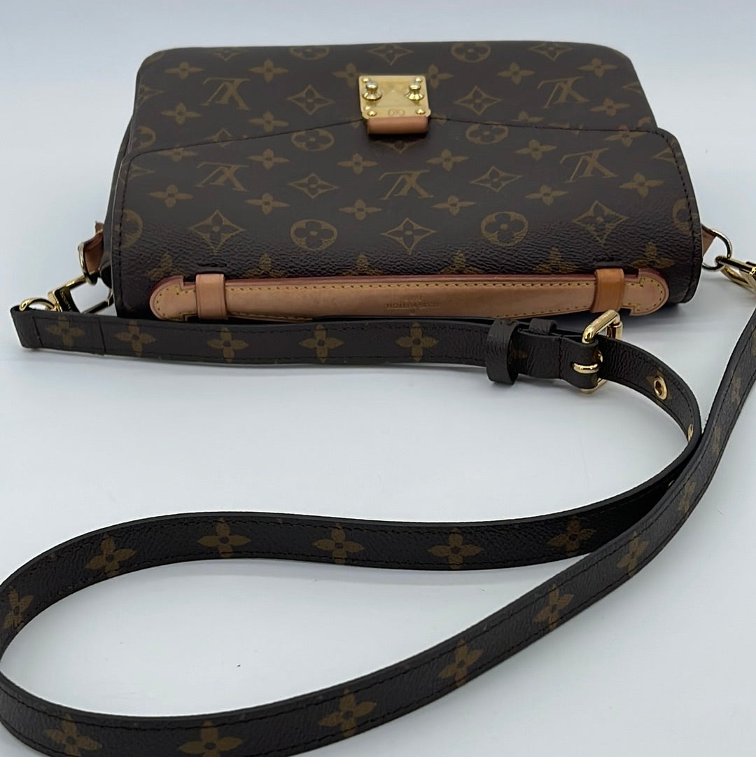 Buy Louis Vuitton monogram LOUIS VUITTON Pochette Cle Monogram M62650 Coin  Case Brown / 082609 [Used] from Japan - Buy authentic Plus exclusive items  from Japan