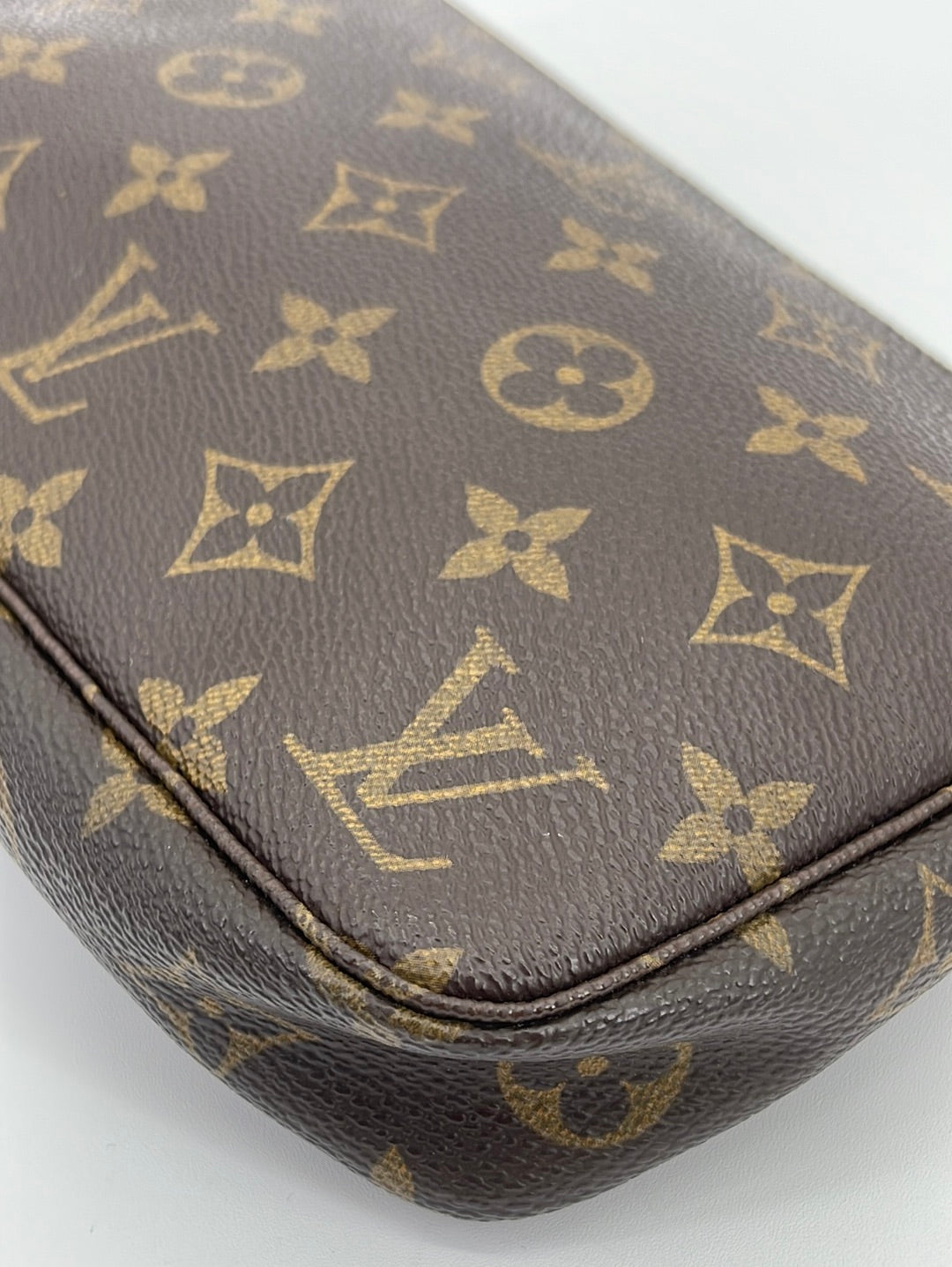 Preloved Louis Vuitton Monogram Pochette Accessoires CA0043 92123 –  KimmieBBags LLC