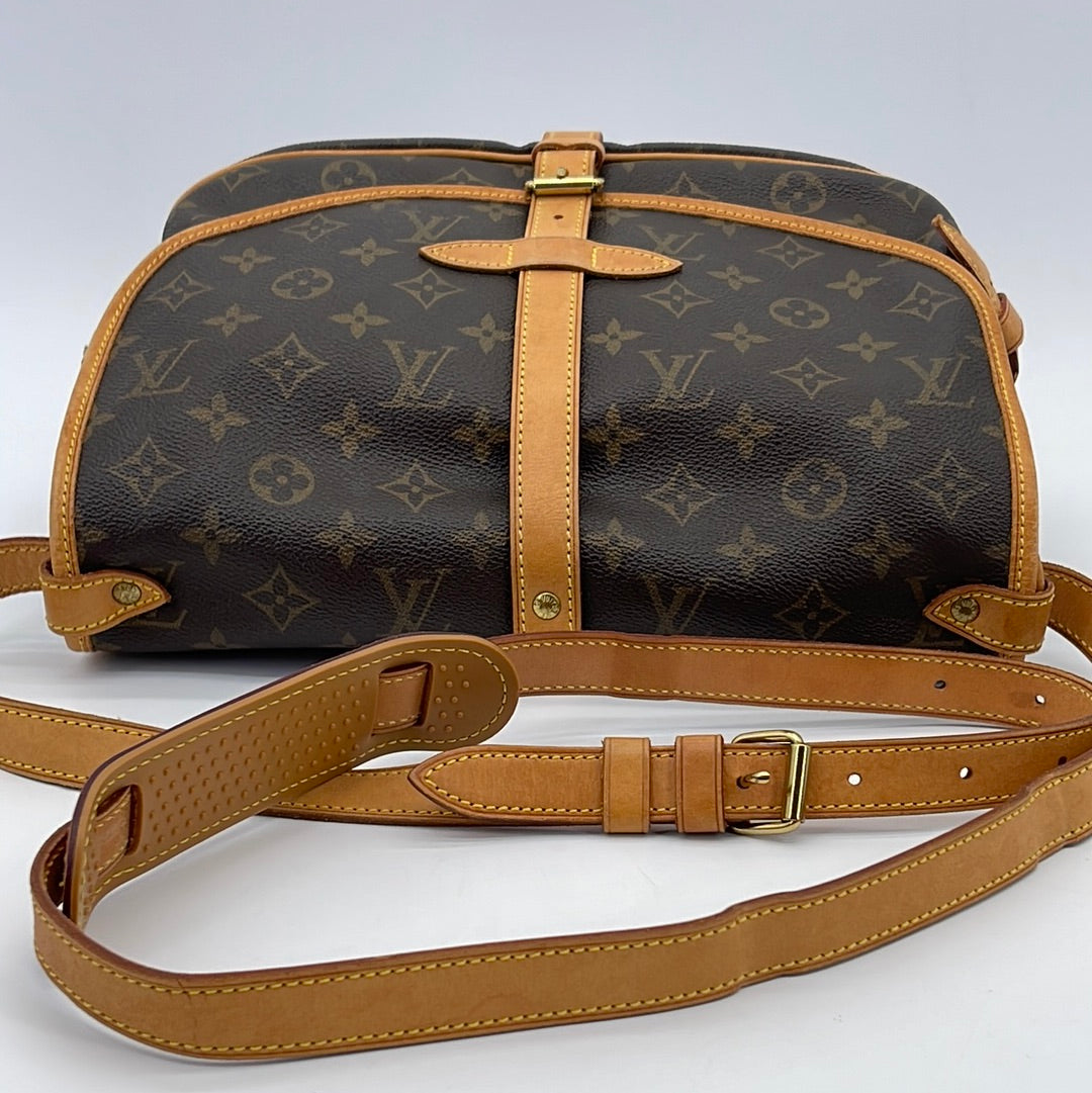 Louis Vuitton 2006 pre-owned monogram Saumur 30 crossbody bag