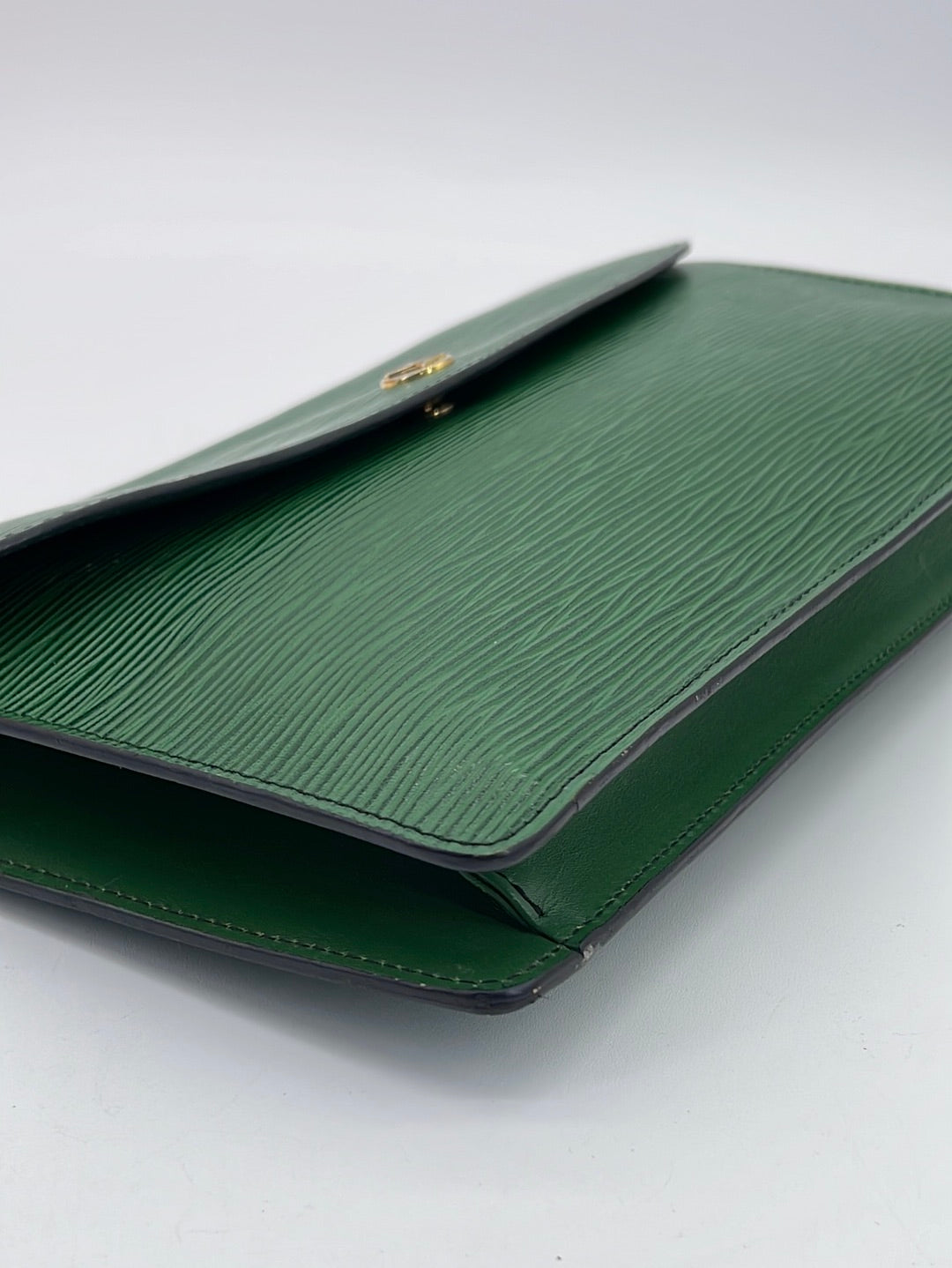 PRELOVED Louis Vuitton Montaigne 27 Green Epi Leather Clutch 864VI