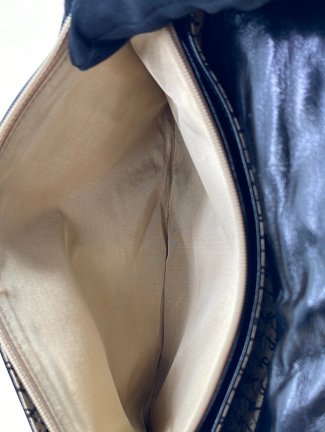 Saint Laurent Envelope Black Shoulder Bag – Mikachollection