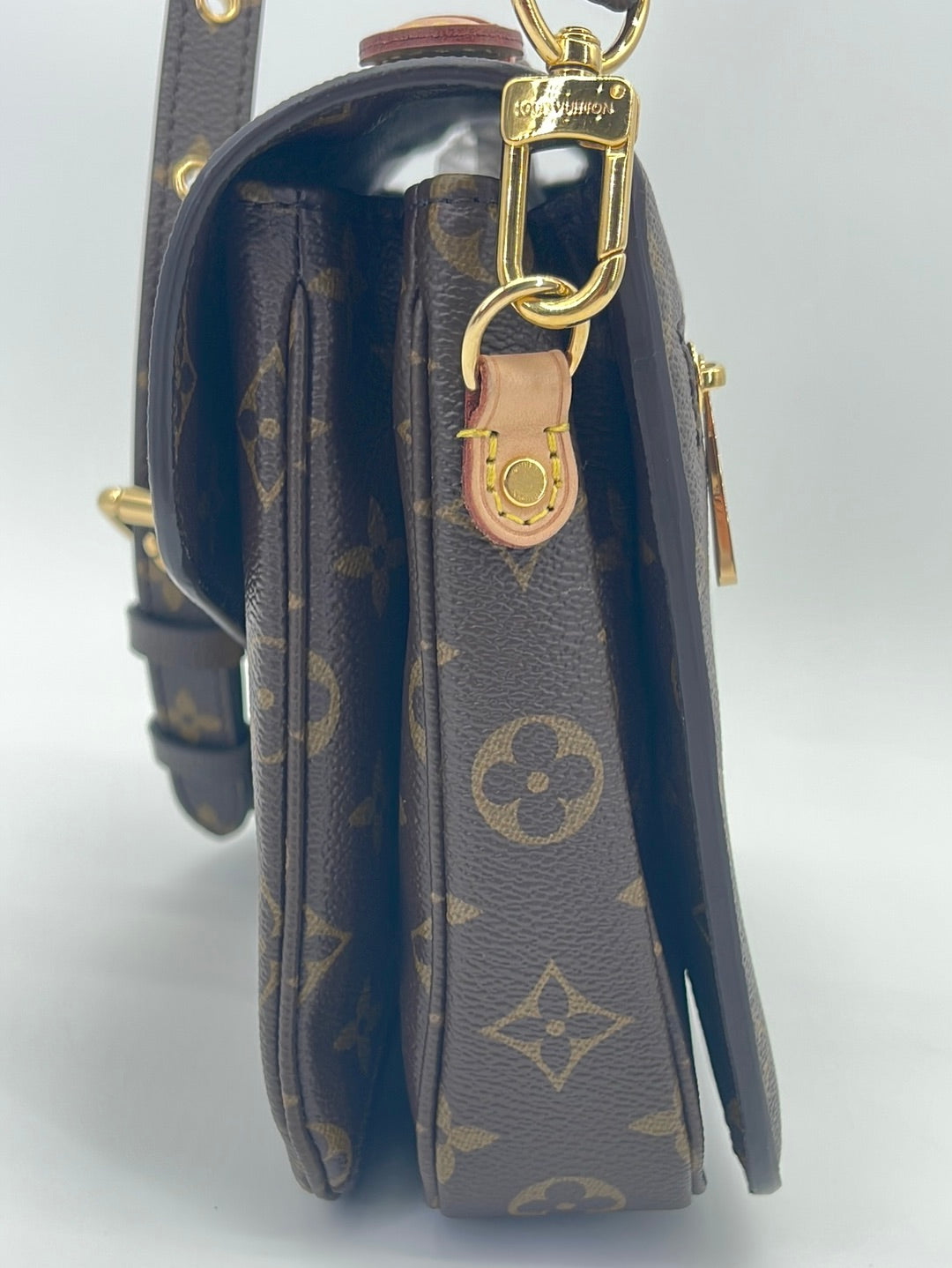 Preloved Louis Vuitton Pochette Metis Monogram Canvas Bag SD2199 062123