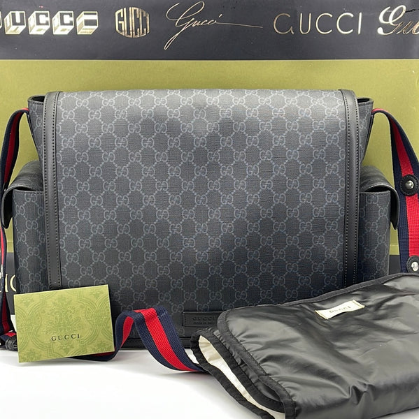 Gucci Gg Supreme Changing Bag in Black for Men