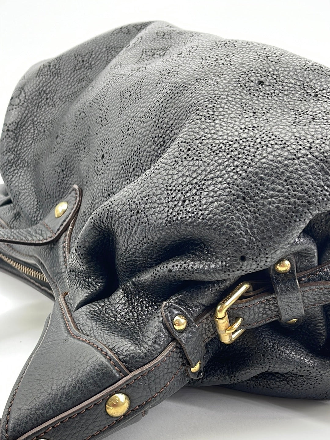 Mahina leather handbag Louis Vuitton Black in Leather - 26527180