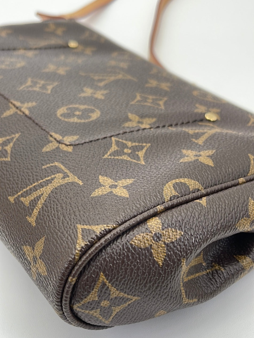 PRELOVED Louis Vuitton Monogram Favorite MM Shoulder Bag SD3176 071923 –  KimmieBBags LLC