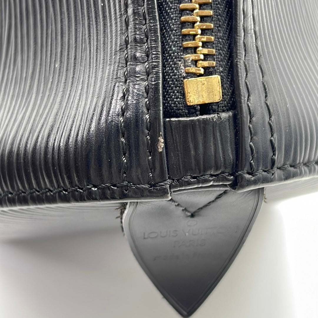 Louis Vuitton Speedy 25 Black Epi Leather handbag VI0994 – Exchange  Collectibles