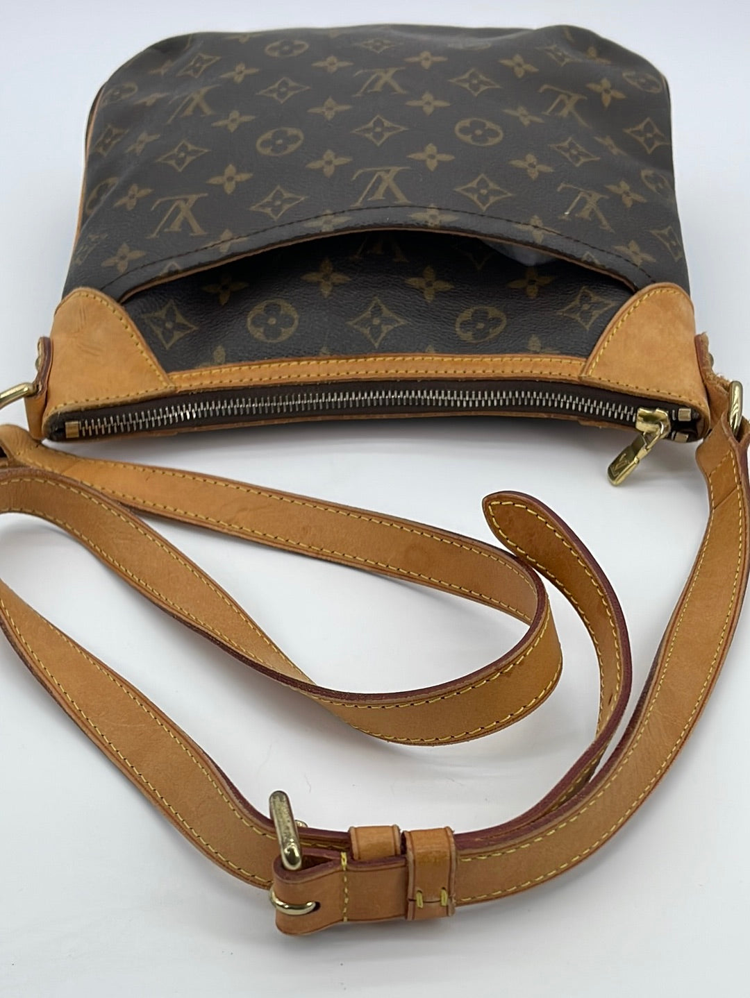 Preloved Louis Vuitton Odeon Handbag Monogram Canvas PM CA1039 042723 –  KimmieBBags LLC