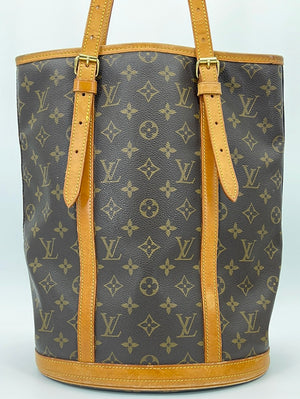 Vintage and Musthaves. Louis Vuitton crossbody clutch/pouch GM