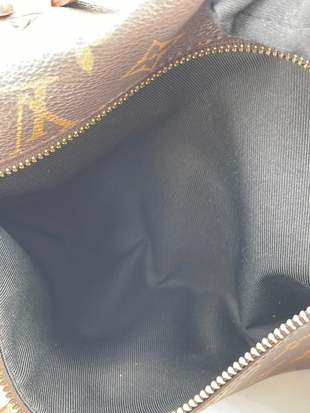 Pre Loved Louis Vuitton Monogram Eclipse Discovery Bum Bag – Bluefly