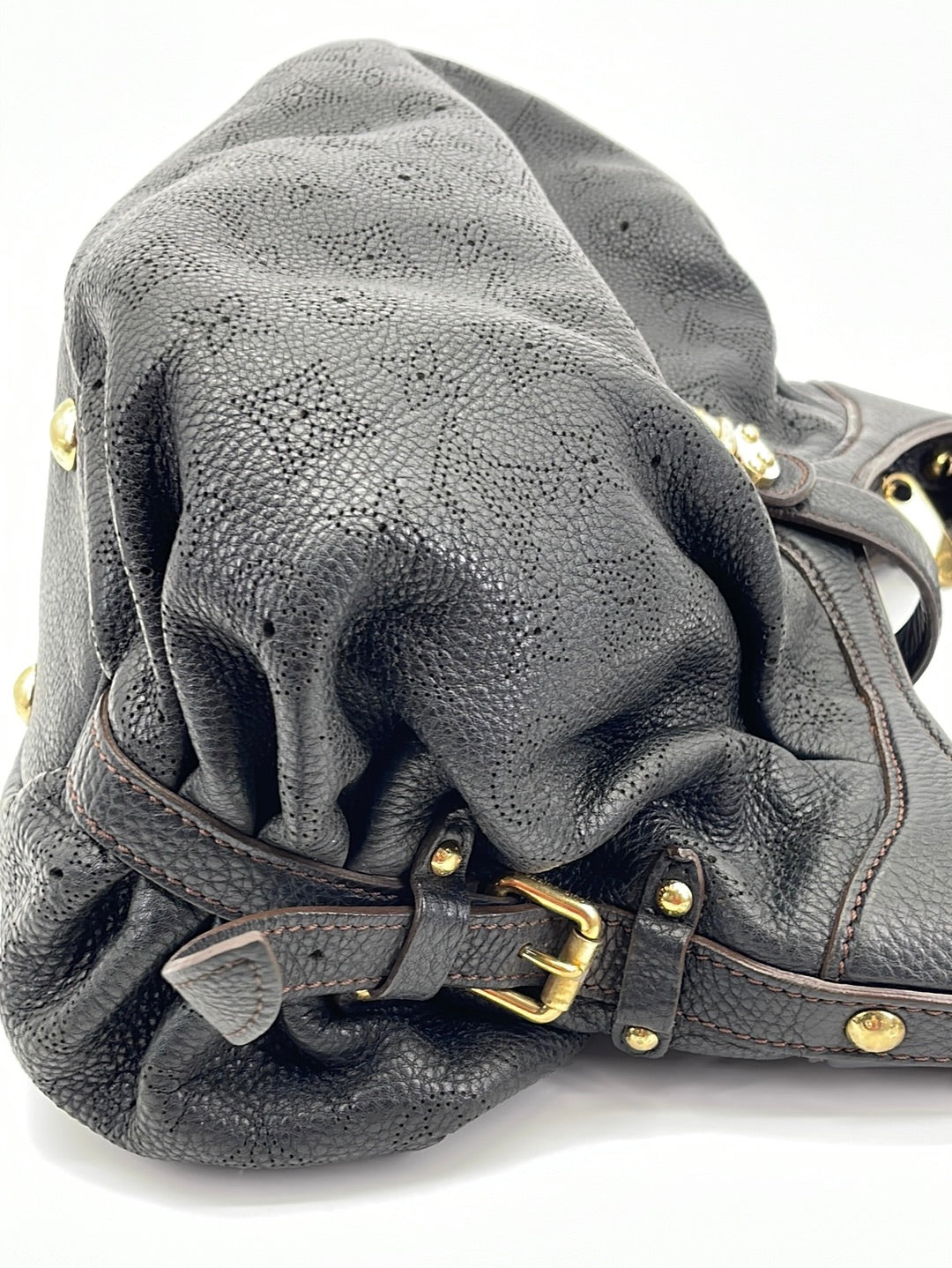 Louis Vuitton, Mahina shoulder bag in black leather ref.245457