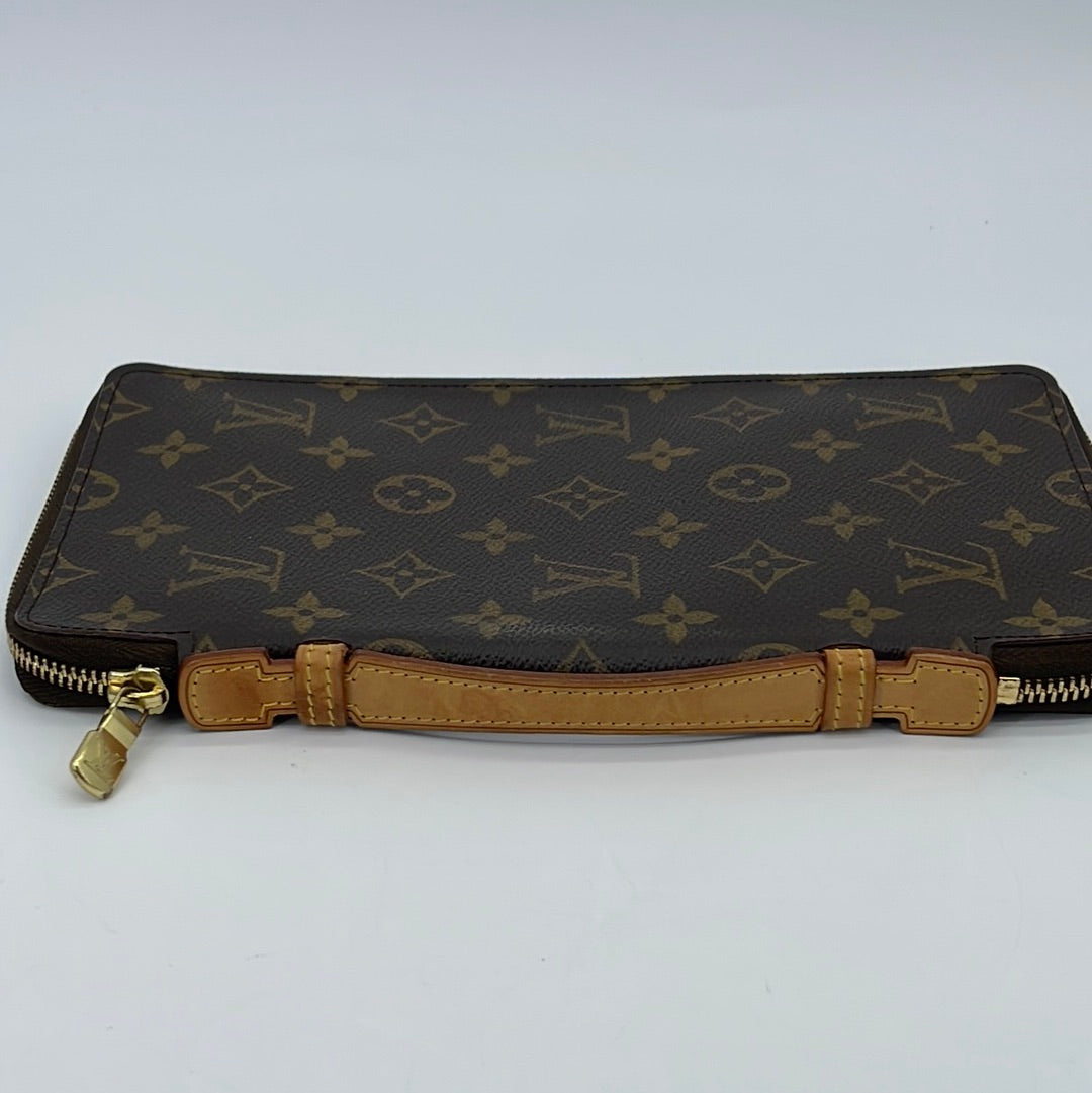 Louis Vuitton Viennois Kisslock Wallet – Chic To Chic Consignment