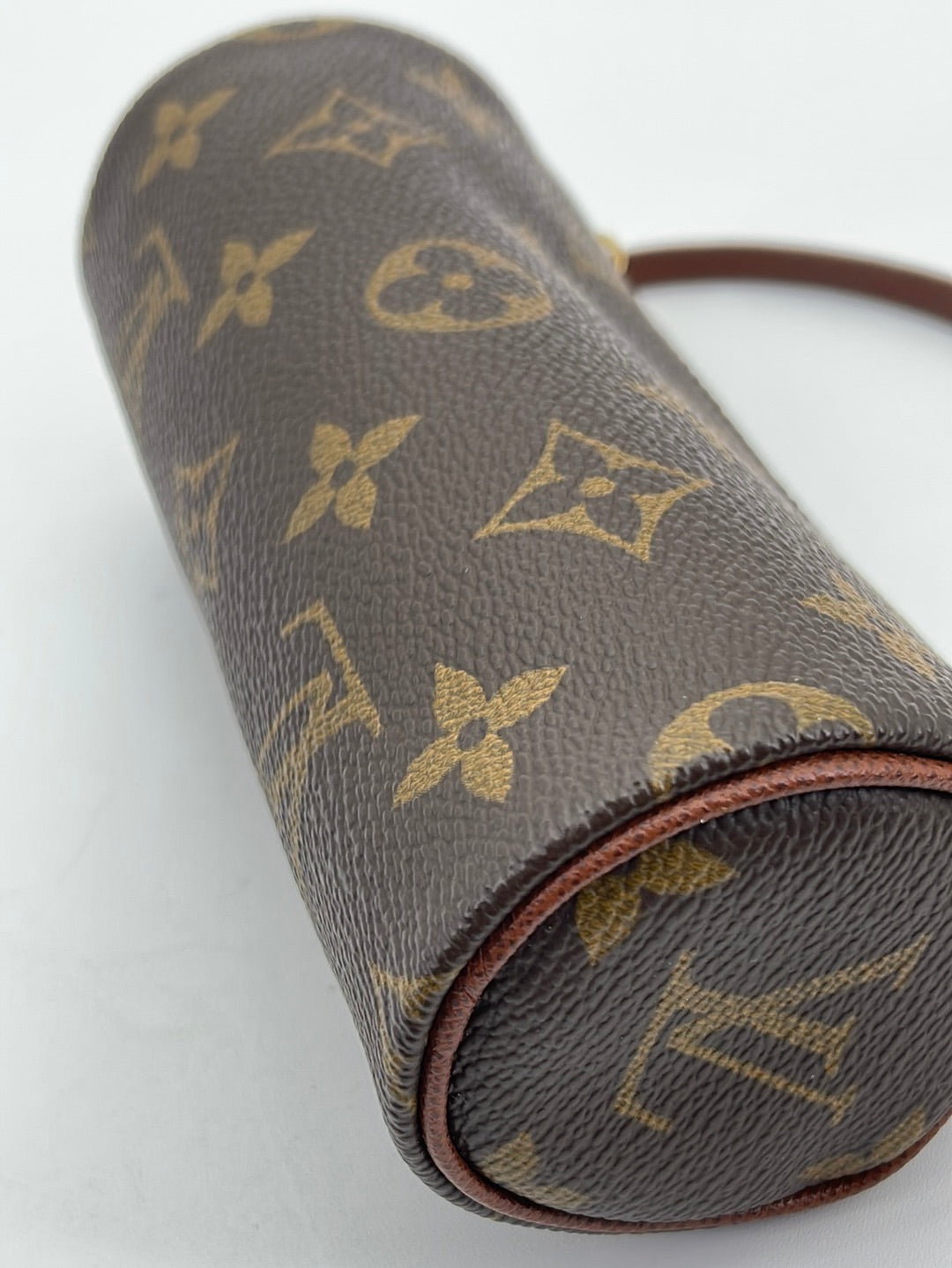 Preloved Louis Vuitton Monogram Papillon Mini Pouch Bag KM6C39H 081323 –  KimmieBBags LLC