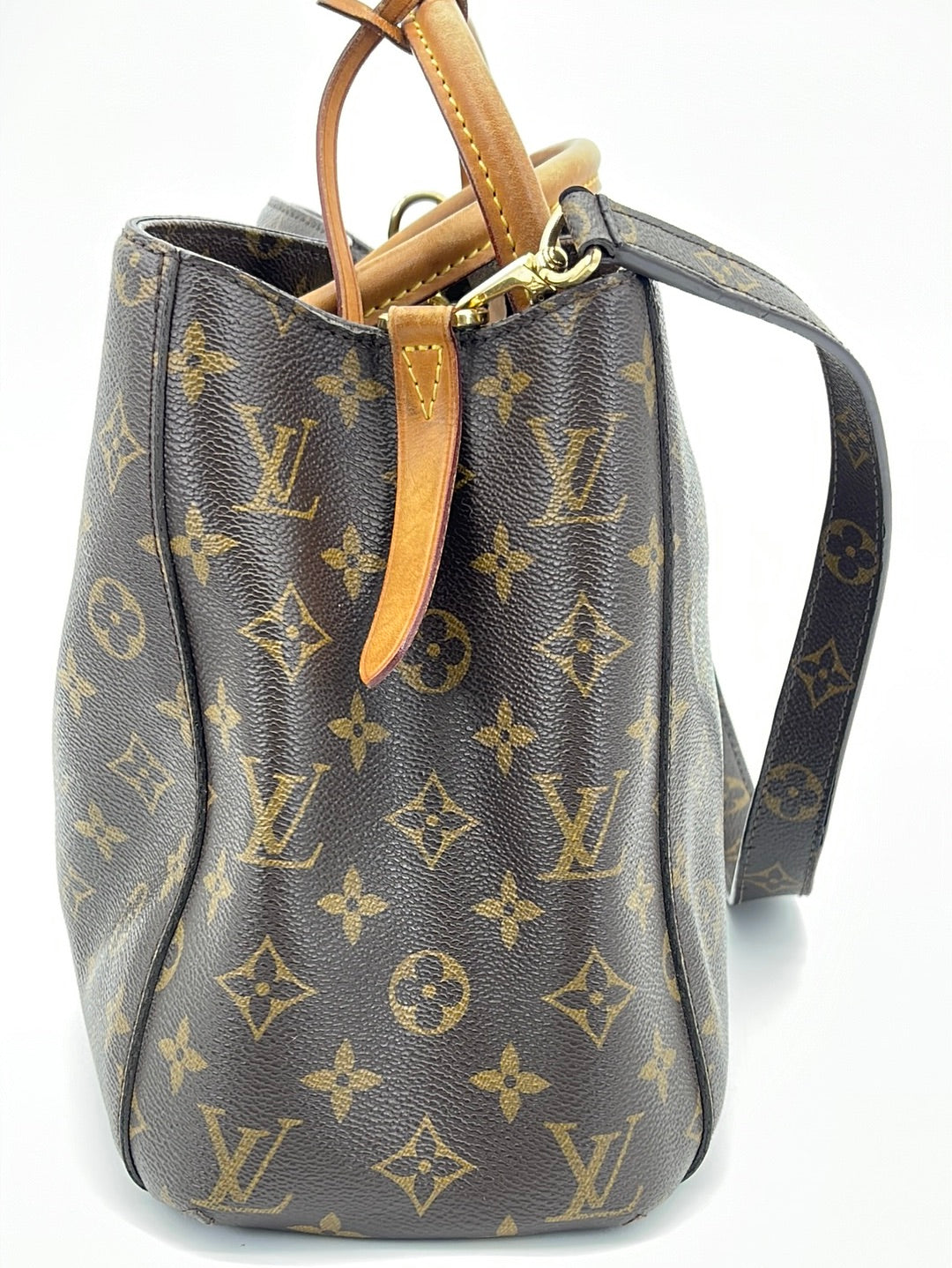 Louis Vuitton Montaigne MM with shoulder strap