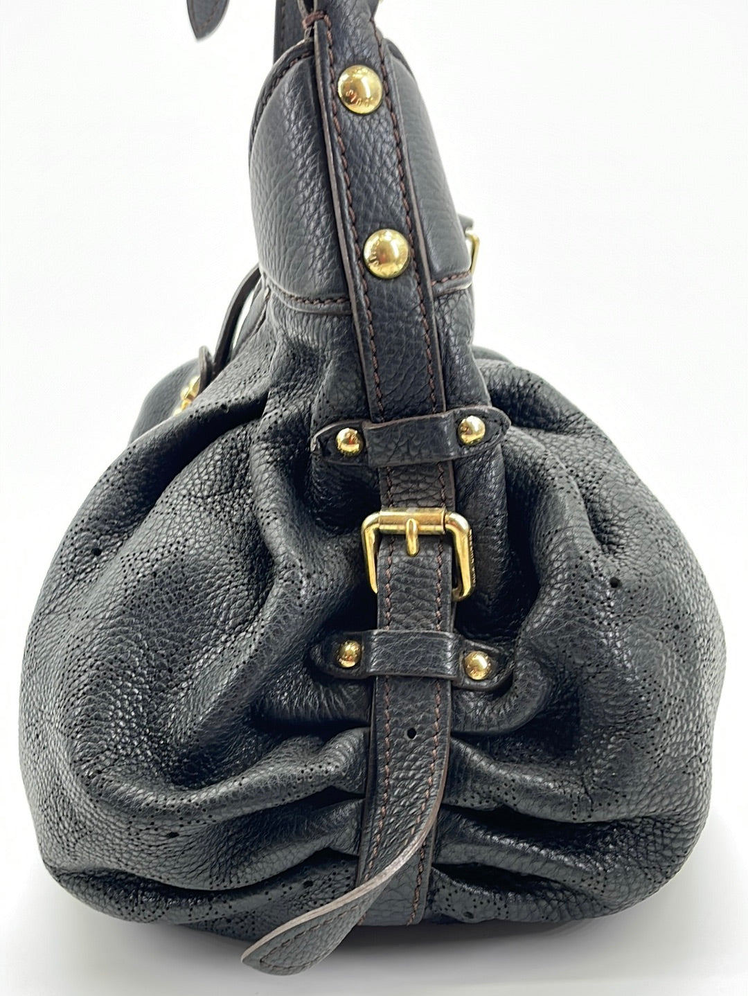 At Auction: Louis Vuitton, Louis Vuitton L Hobo Mahina Leather Brown