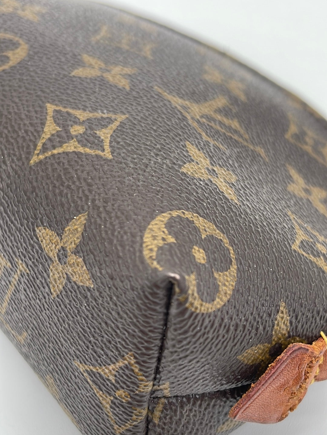 Buy Louis Vuitton Pre-loved LOUIS VUITTON pochette cosmetics