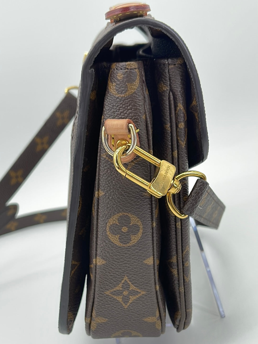 Louis Vuitton, Bags, Preloved Louis Vuitton Monogram Shadow Discovery  Pochette