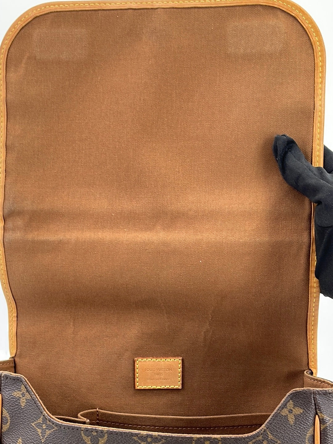 Shop Louis Vuitton TAIGA Messenger & Shoulder Bags (M30850) by Milanoo