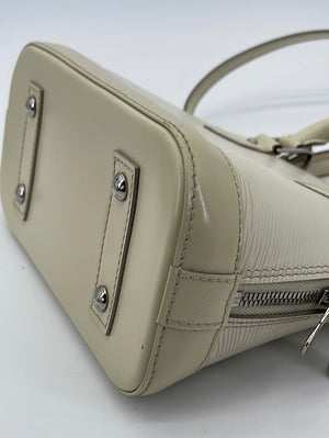 Louis Vuitton Epi Leather Crossbody - 24 For Sale on 1stDibs