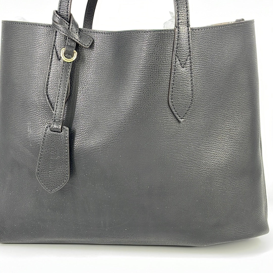 Burberry Vintage Black Leather Haymarket Bucket Shoulder Bag ref.955274 -  Joli Closet