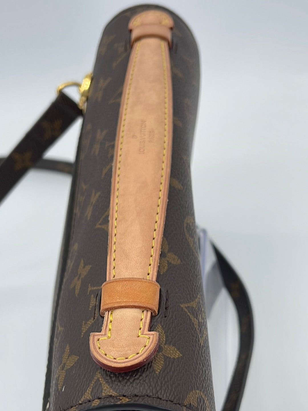Preloved Louis Vuitton Pochette Metis Monogram Canvas Bag DU1146