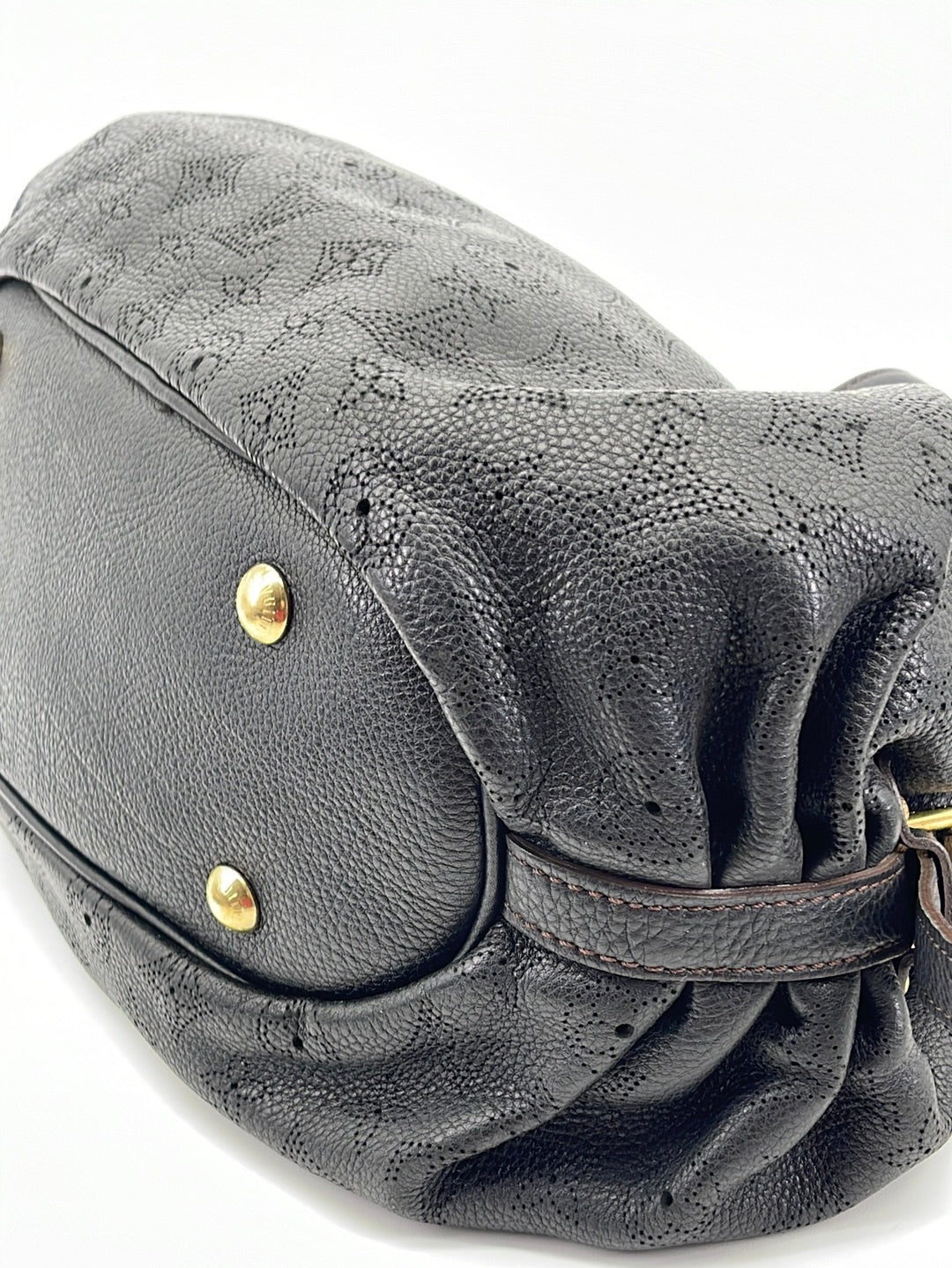 Preloved Louis Vuitton L Hobo Black Mahina Leather Bag AR0048