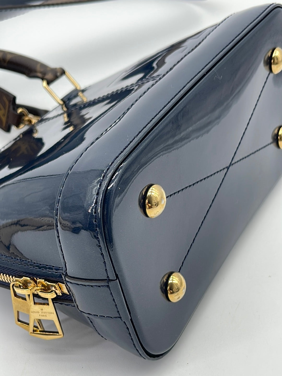 Restyle Closet // Buy + Sell Second Hand Luxury on X: Always take the  scenic route and go places in style with the @LouisVuitton Alma BB Monogram  Vernis Leather Crossbody Bag in