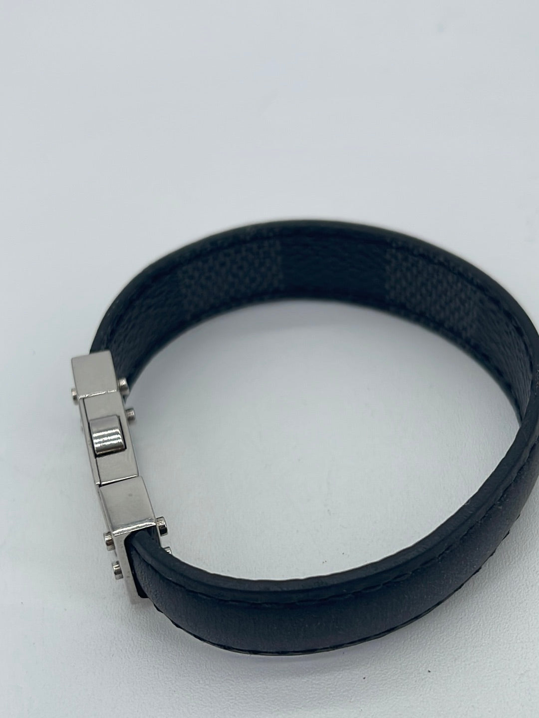 NEW Auth Louis Vuitton Dauphine Monogram Tan Bracelet Size 17 + Receipt