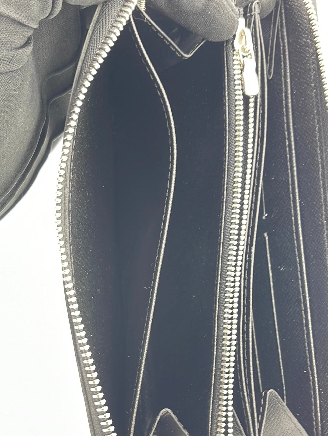 PRELOVED Louis Vuitton Black EPI Leather Zippy Wallet CA3009