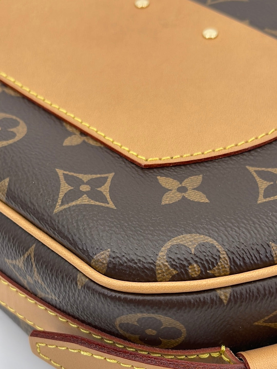 GIFTABLE Preloved Louis Vuitton Monogram Boite Chapeau Souple MM Cross –  KimmieBBags LLC