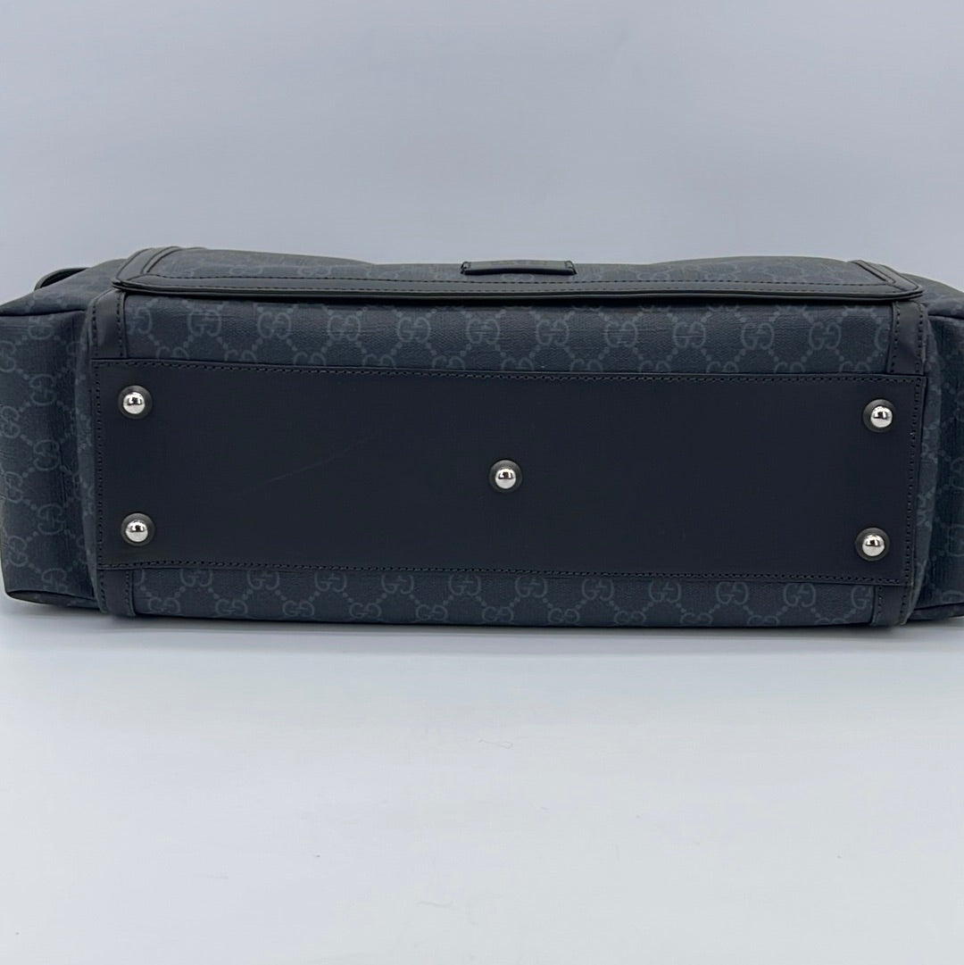 GUCCI: diaper bag in GG Supreme fabric - Black