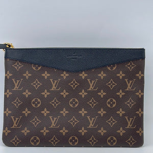 LOUIS VUITTON Daily Pouch Monogram Empreinte Leather Clutch Rose Poudr