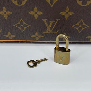  Louis Vuitton, Pre-Loved Monogram Canvas Lock It GM NM