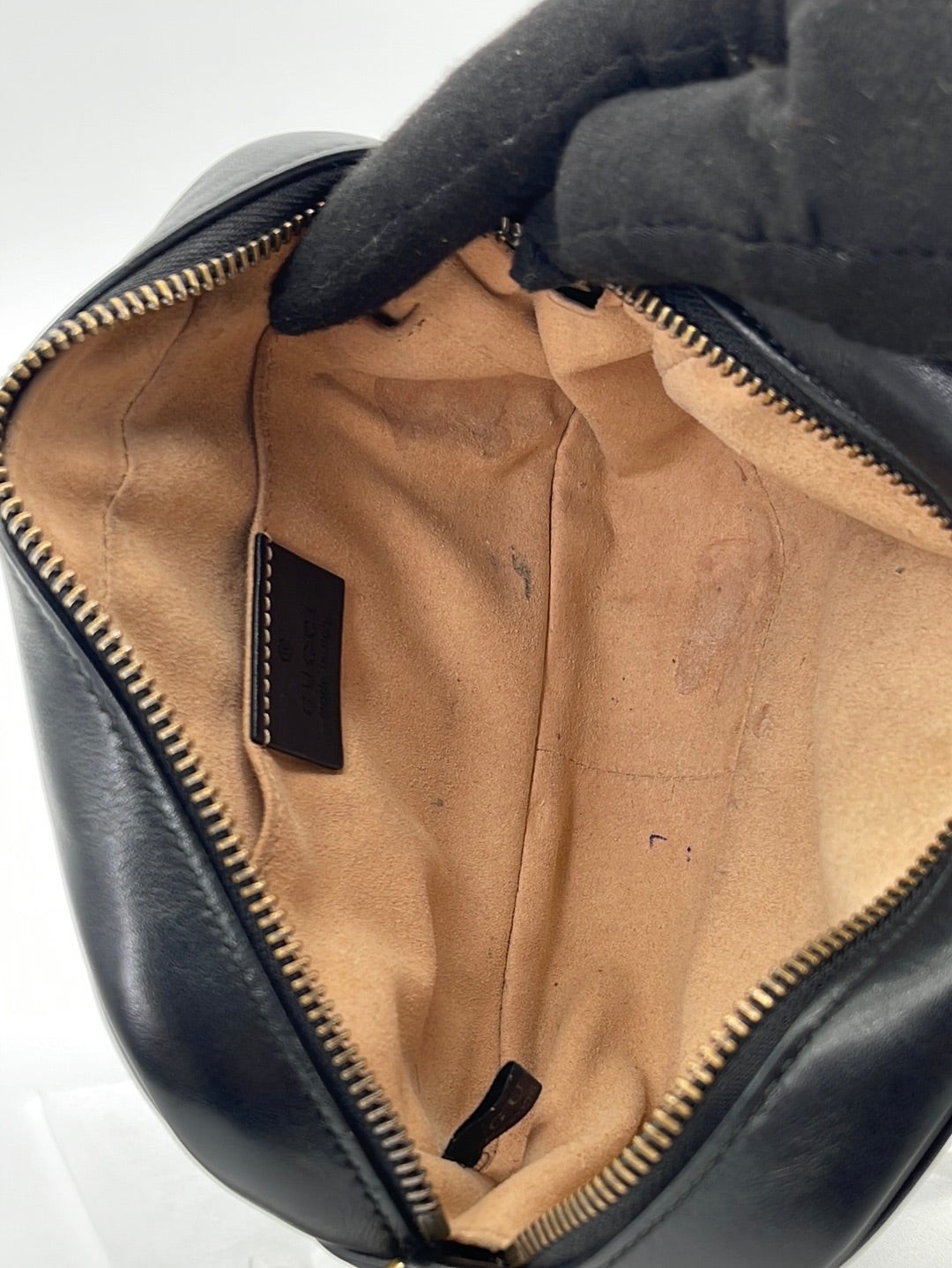 Gucci // Black Leather Messenger Marmont Bag – VSP Consignment