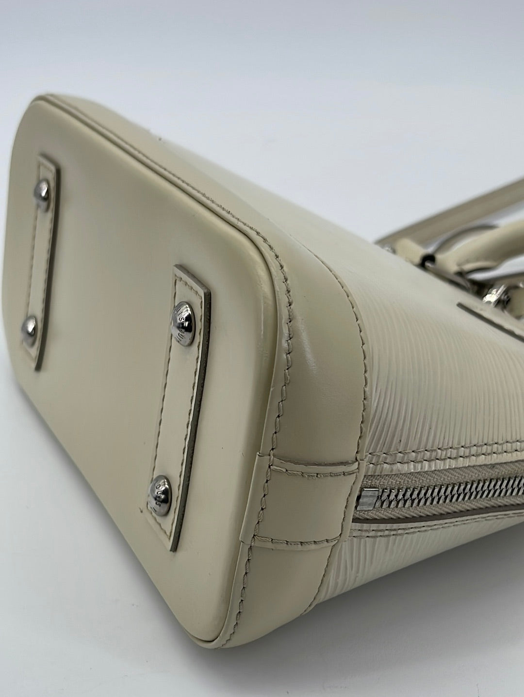PRELOVED Louis Vuitton Honey Gold Epi Leather Alma BB Crossbody Bag BR –  KimmieBBags LLC