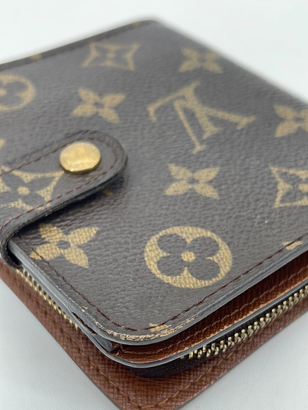 Pre-Owned Louis Vuitton Taigarama Discovery Compact Wallet M67629
