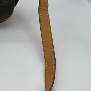 Louis Vuitton Saumur 30 Monogram Crossbody Bag for Sale in Houston, TX -  OfferUp