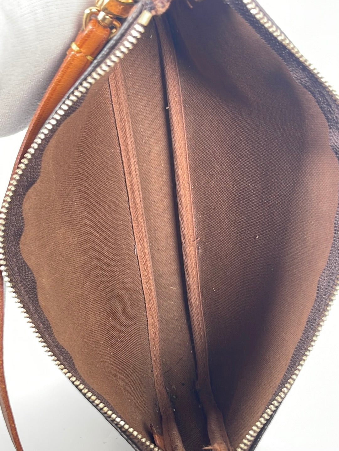 Pochette accessoire patent leather handbag Louis Vuitton White in Patent  leather - 37278465